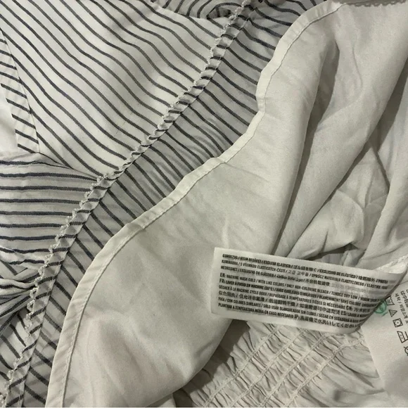 NWOT Abercrombie and Fitch Women’s White and Blue stripe blouse Size S - Picture 8 of 8